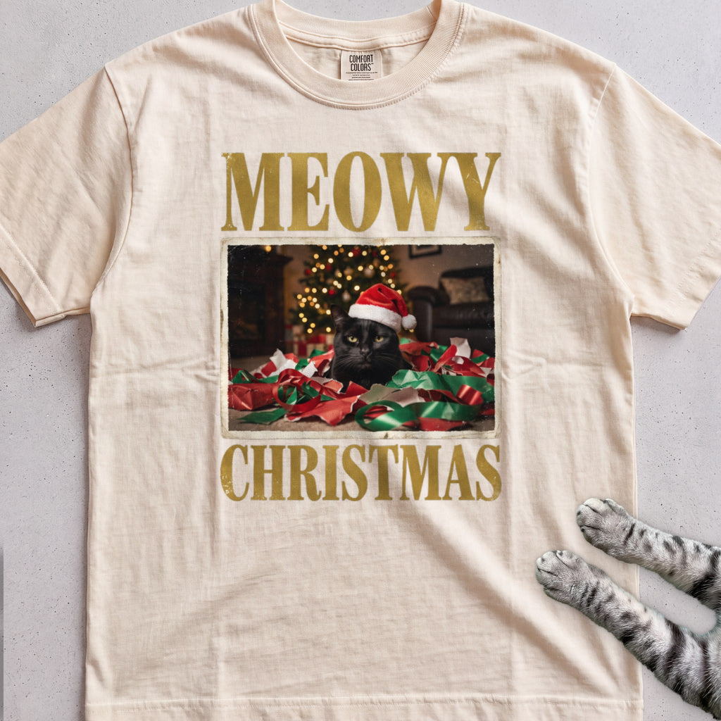 Meowy Christmas Wrapping Paper Cat T-Shirt - Ivory